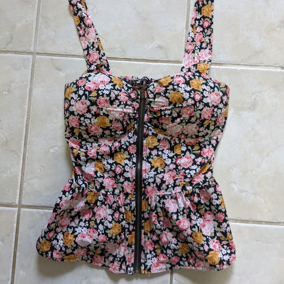 Summer top - Picture 2 of 6